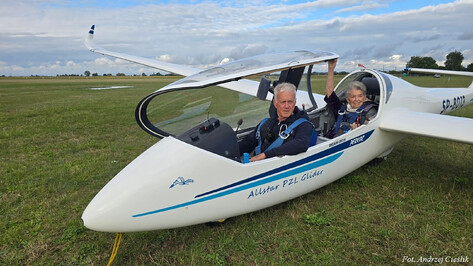 Adela Dankowska in the SZD-54-2 cockpit 